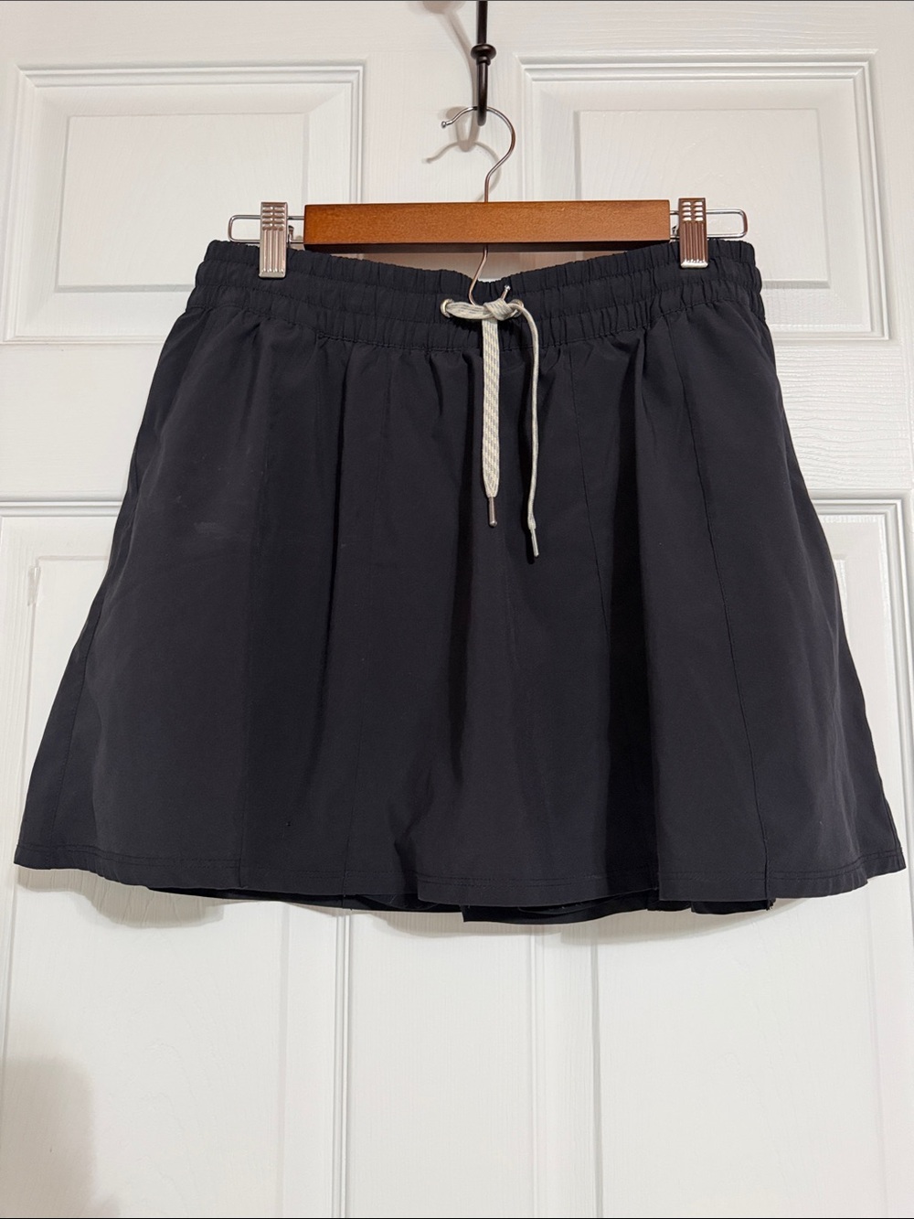 Vuori Black Circle Skort with Contrast Drawcord